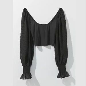 UO Urban Outfitters Cynthia Clip Dot-Sleeve Top black balloon puff sleeve